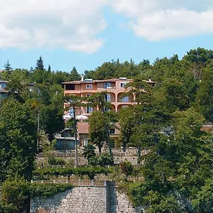  Villa With Private Parking And Breakfast,seaview